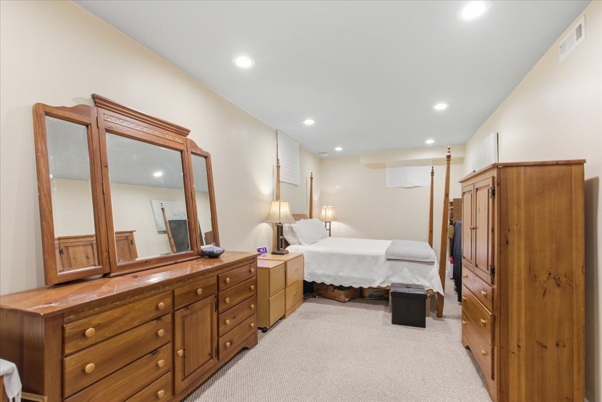 39 Mockingbird Lane Oak Brook, IL 60523 - Photo 45 of 57 a large room with a large bed and a large mirror