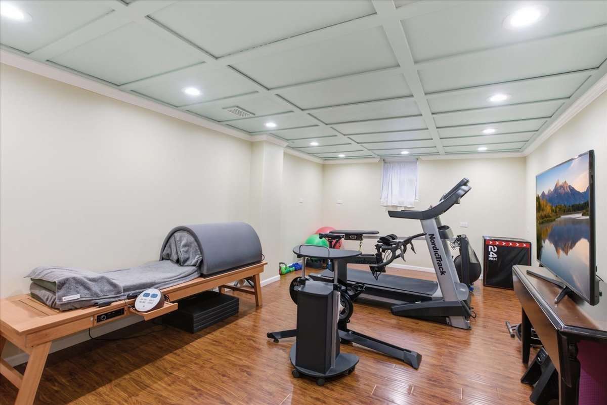 39 Mockingbird Lane Oak Brook, IL 60523 - Photo 46 of 57 a living room with furniture gym equipment and a flat screen tv