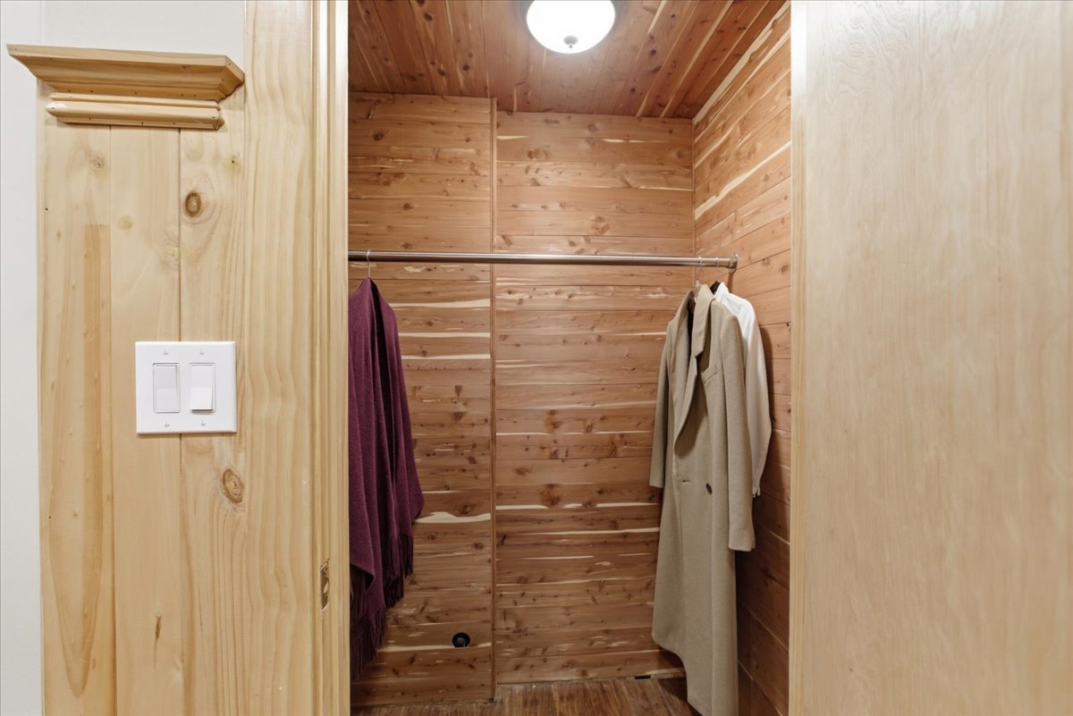 39 Mockingbird Lane Oak Brook, IL 60523 - Photo 47 of 57 a bathroom with a shower