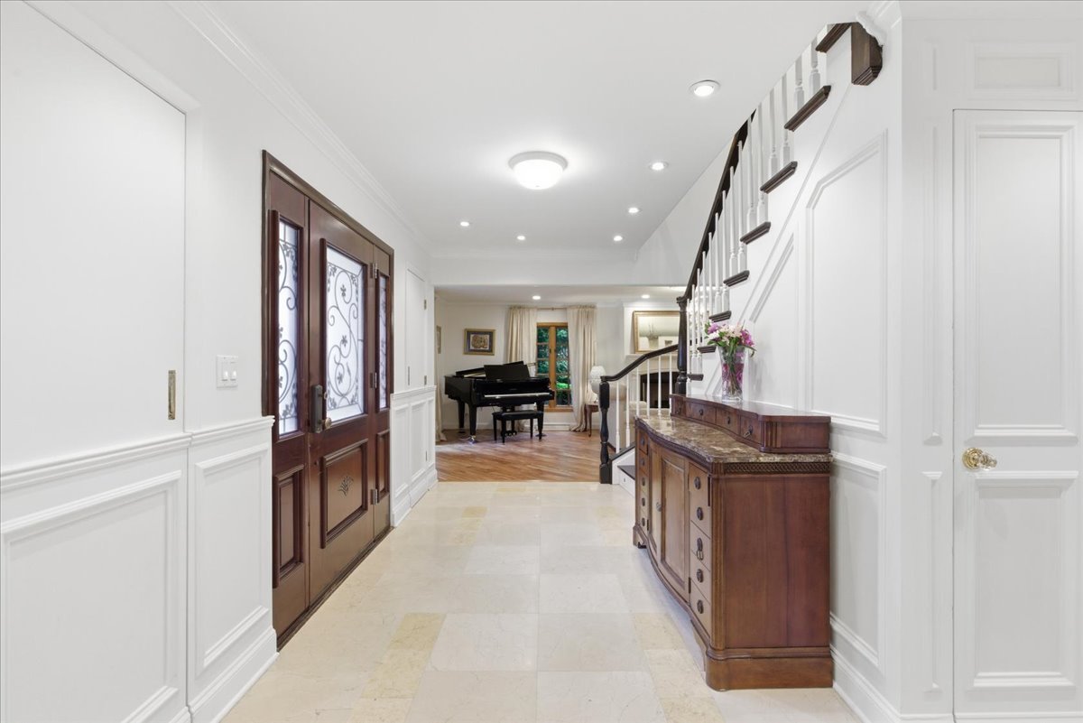 39 Mockingbird Lane Oak Brook, IL 60523 - Photo 6 of 57