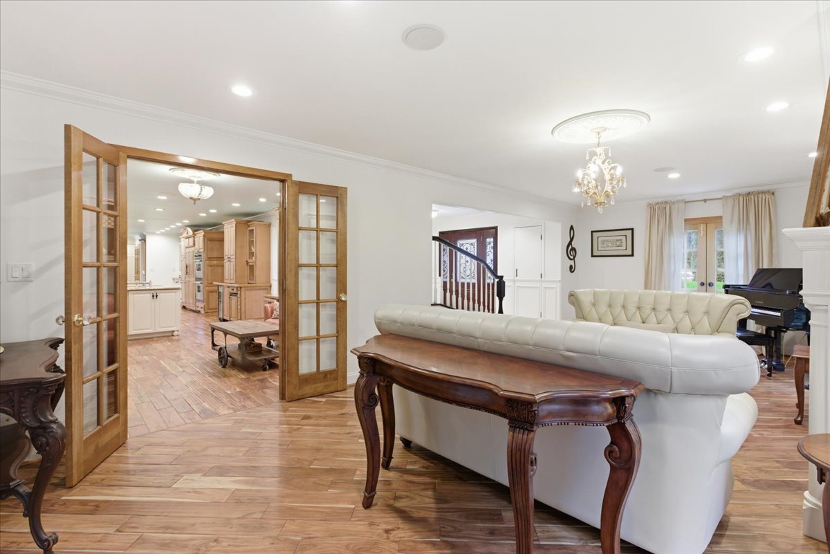 39 Mockingbird Lane Oak Brook, IL 60523 - Photo 9 of 57 a living room with furniture and a table