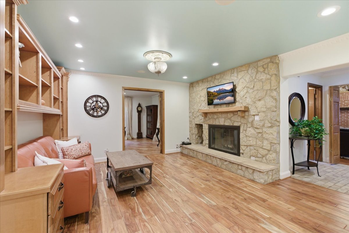 39 Mockingbird Lane Oak Brook, IL 60523 - Photo 10 of 57