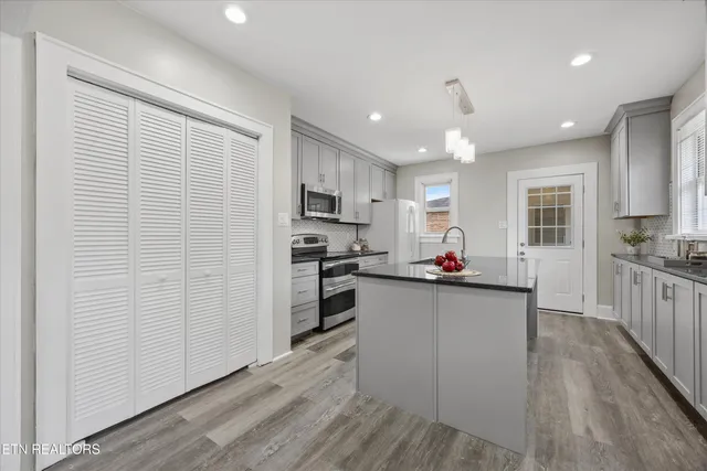 $525,000 | 1708 Cedar Lane, Knoxville, TN 37918