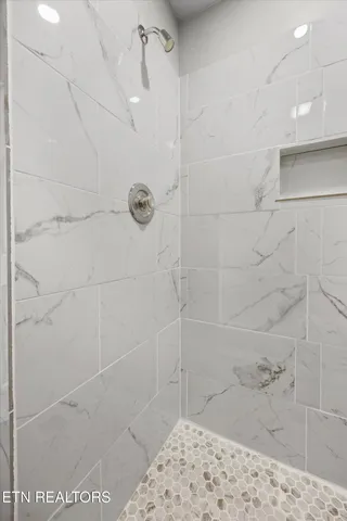 $525,000 | 1708 Cedar Lane, Knoxville, TN 37918