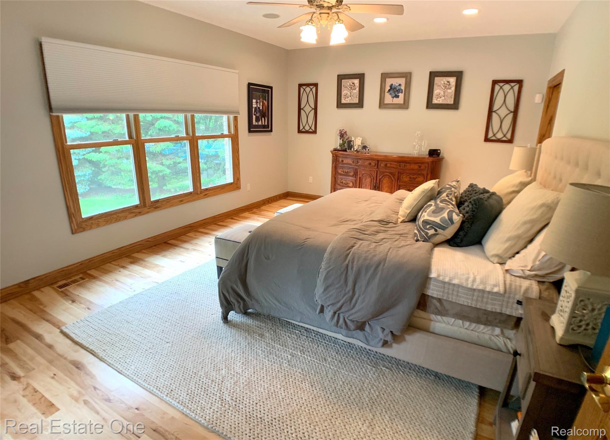 2739 Norton Lawn Street Rochester, MI 48307 - Photo 27 of 47 22.jpg