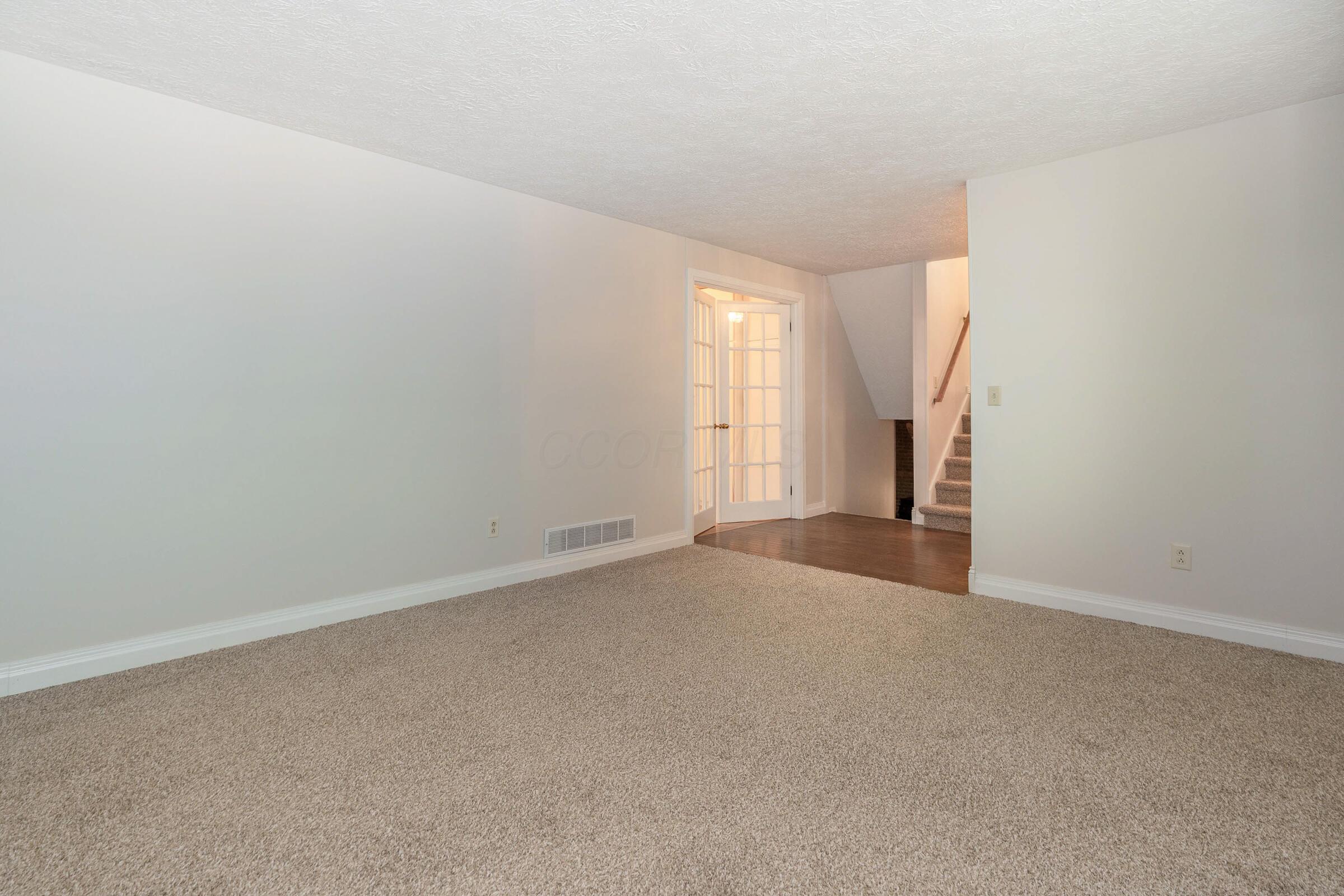 12643 Heimberger Road Northwest Baltimore, OH 43105 - Photo 5 of 49 Living Room