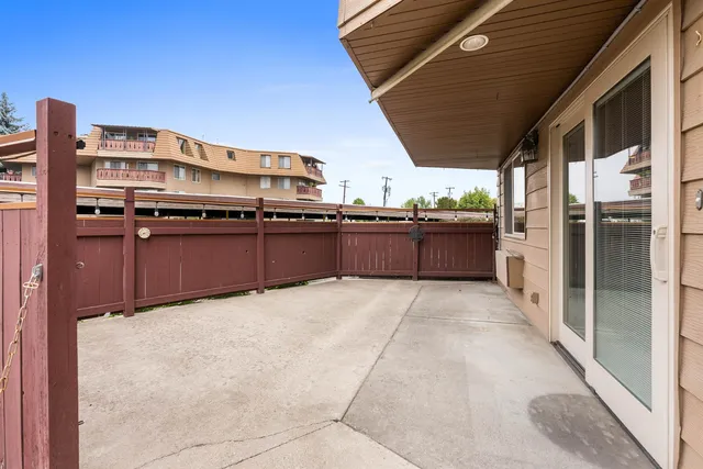 $299,000 | 9020 North Country Homes Boulevard, Unit 6, Spokane, WA 99218