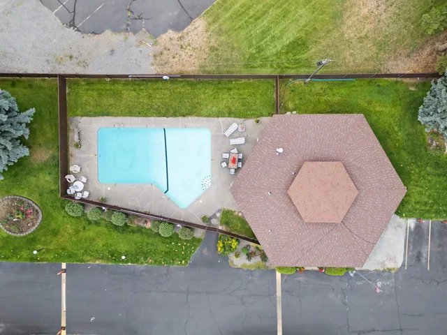 $299,000 | 9020 North Country Homes Boulevard, Unit 6, Spokane, WA 99218