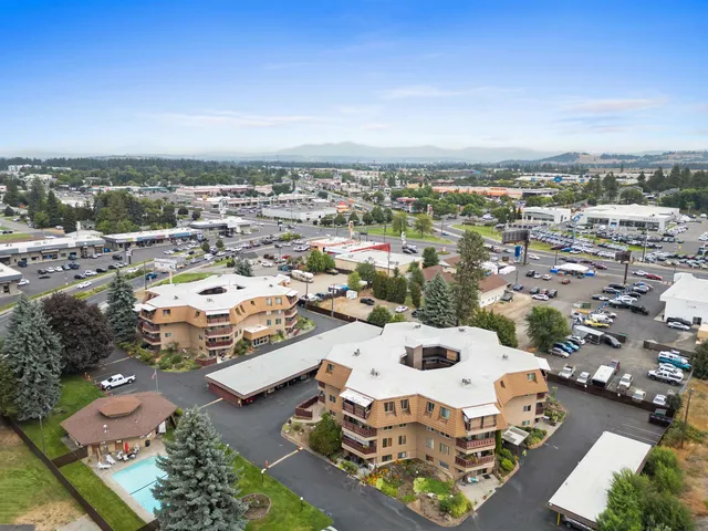 $299,000 | 9020 North Country Homes Boulevard, Unit 6, Spokane, WA 99218