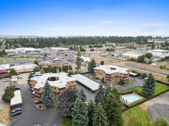 $299,000 | 9020 North Country Homes Boulevard, Unit 6, Spokane, WA 99218