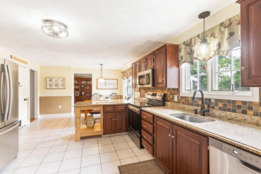 6 Longbrook Road Newbury, MA 01922 - Photo 5 of 39