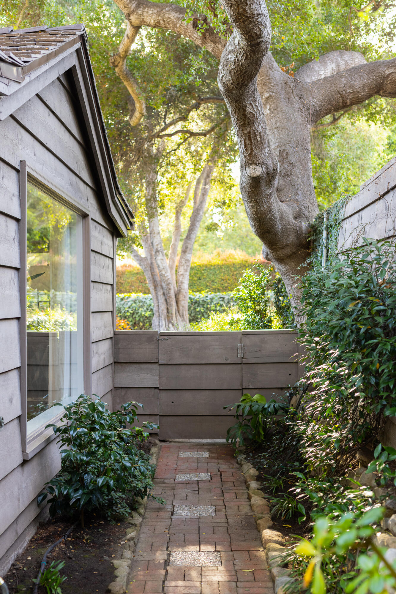 1515 East Valley Road, Unit C Santa Barbara, CA 93108 - Photo 21 of 22 a backyard of a house with lots of green space