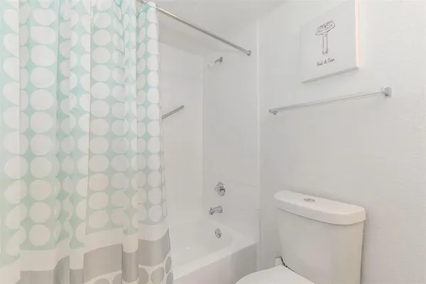 $699 | 305 West Baker Road, Unit 2002, Baytown, TX 77521