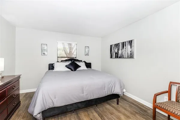 $699 | 305 West Baker Road, Unit 2002, Baytown, TX 77521