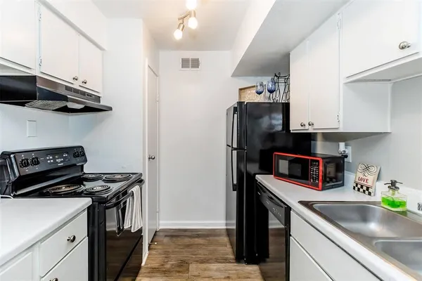 $699 | 305 West Baker Road, Unit 2002, Baytown, TX 77521