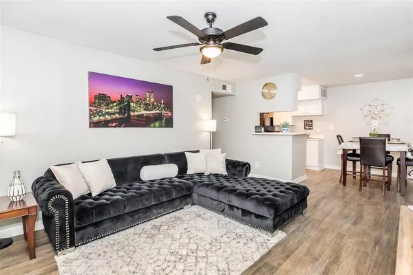 $699 | 305 West Baker Road, Unit 2002, Baytown, TX 77521