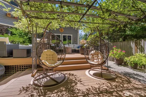 $1,450,000 | 24310 Southeast 34th Place, Sammamish, WA 98029