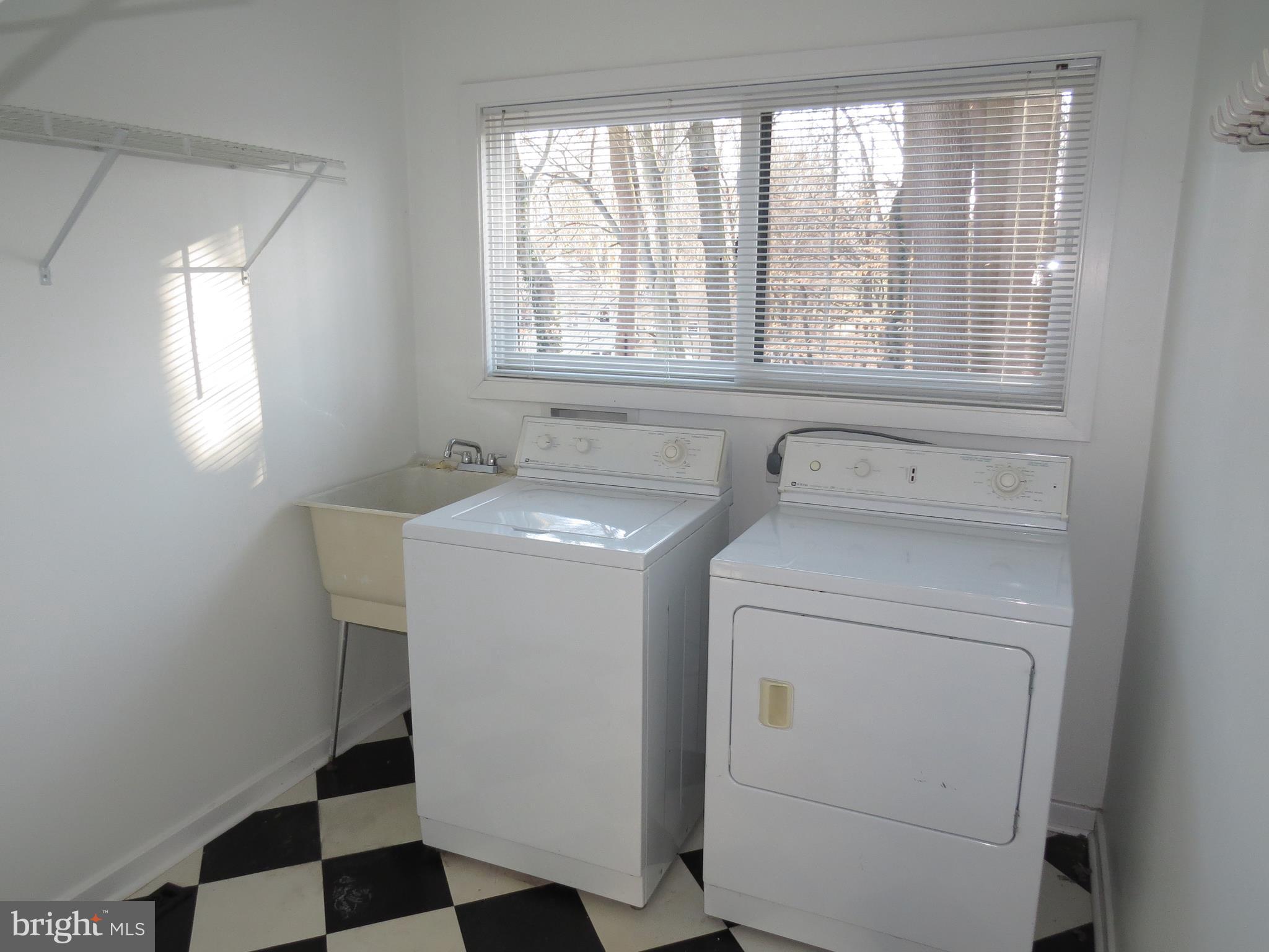 30 Kings Grant Road Hockessin, DE 19707 - Photo 13 of 38 First Floor Laundry