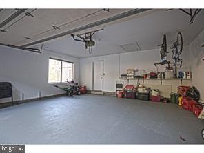 30 Kings Grant Road Hockessin, DE 19707 - Photo 31 of 38 Large 2 car Garage