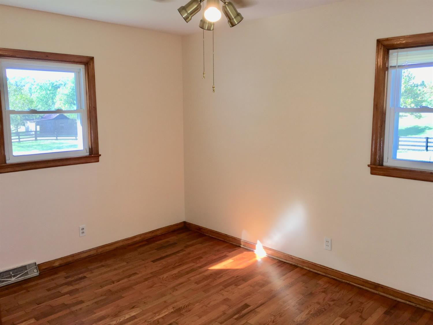 4111 Peaks Mill Road Frankfort, KY 40601 - Photo 11 of 39 Listing Photo