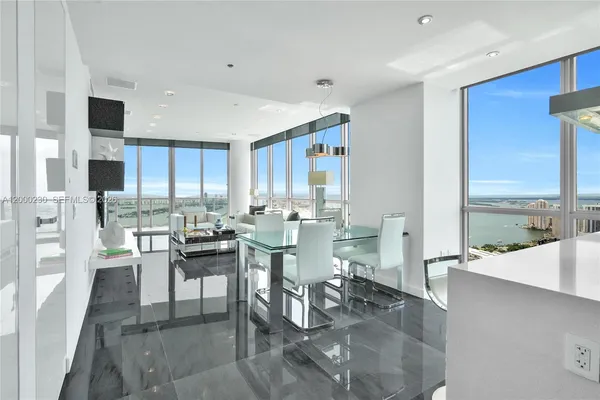 $14,000 | 1100 Biscayne Boulevard, Unit 6001, Miami, FL 33132