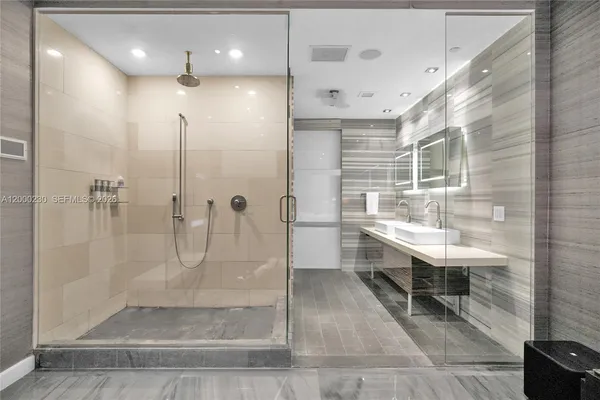 $14,000 | 1100 Biscayne Boulevard, Unit 6001, Miami, FL 33132