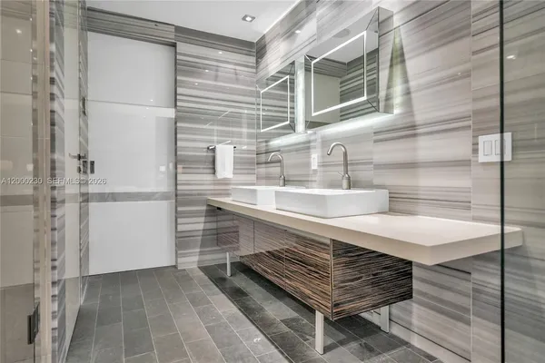 $14,000 | 1100 Biscayne Boulevard, Unit 6001, Miami, FL 33132