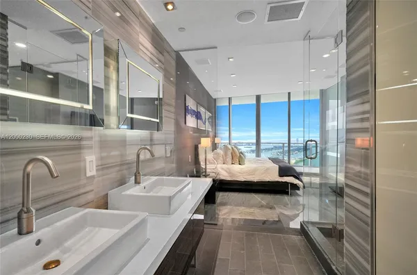 $14,000 | 1100 Biscayne Boulevard, Unit 6001, Miami, FL 33132