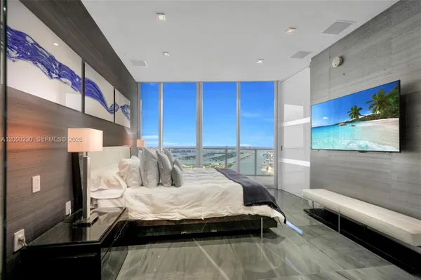 $14,000 | 1100 Biscayne Boulevard, Unit 6001, Miami, FL 33132