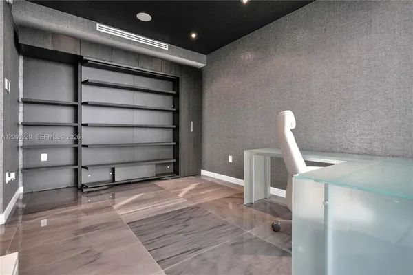 $14,000 | 1100 Biscayne Boulevard, Unit 6001, Miami, FL 33132