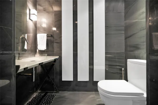 $14,000 | 1100 Biscayne Boulevard, Unit 6001, Miami, FL 33132