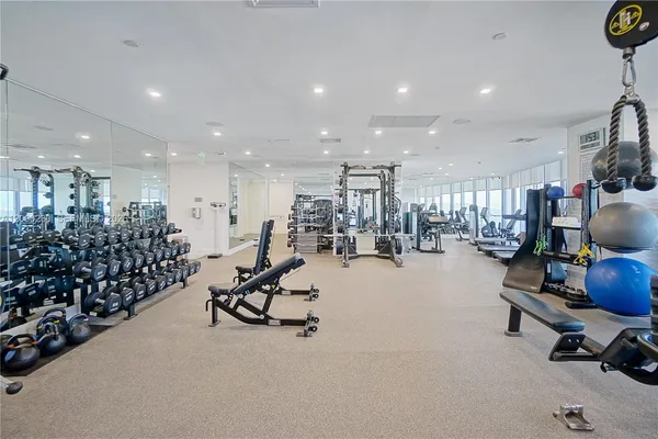 $14,000 | 1100 Biscayne Boulevard, Unit 6001, Miami, FL 33132