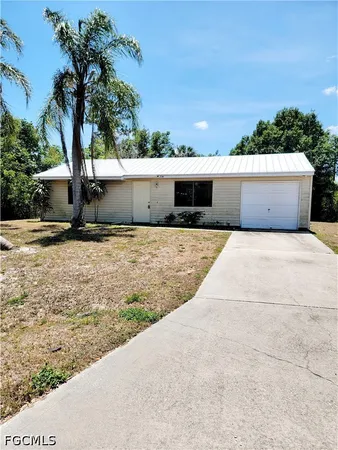 $1,400 | 704 West Cleveland Lane, Lehigh Acres, FL 33936