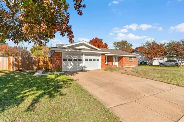 $325,000 | 1913 Yucca Trail, Hurst, TX 76054