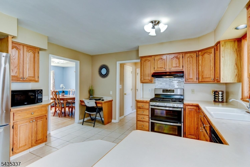 808 Columbus Avenue Raritan, NJ 08869 - Photo 16 of 47