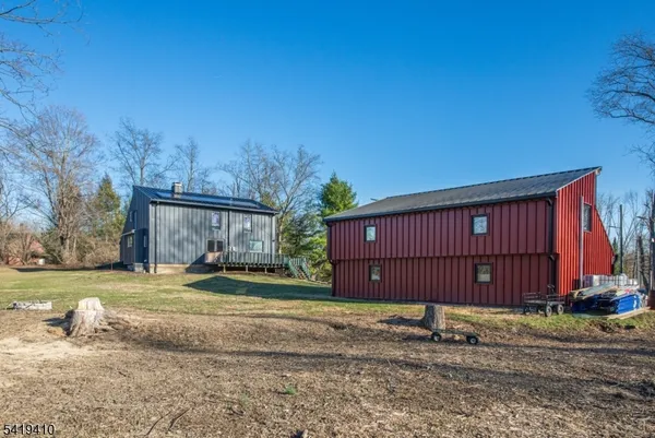 a view of big yard with a house