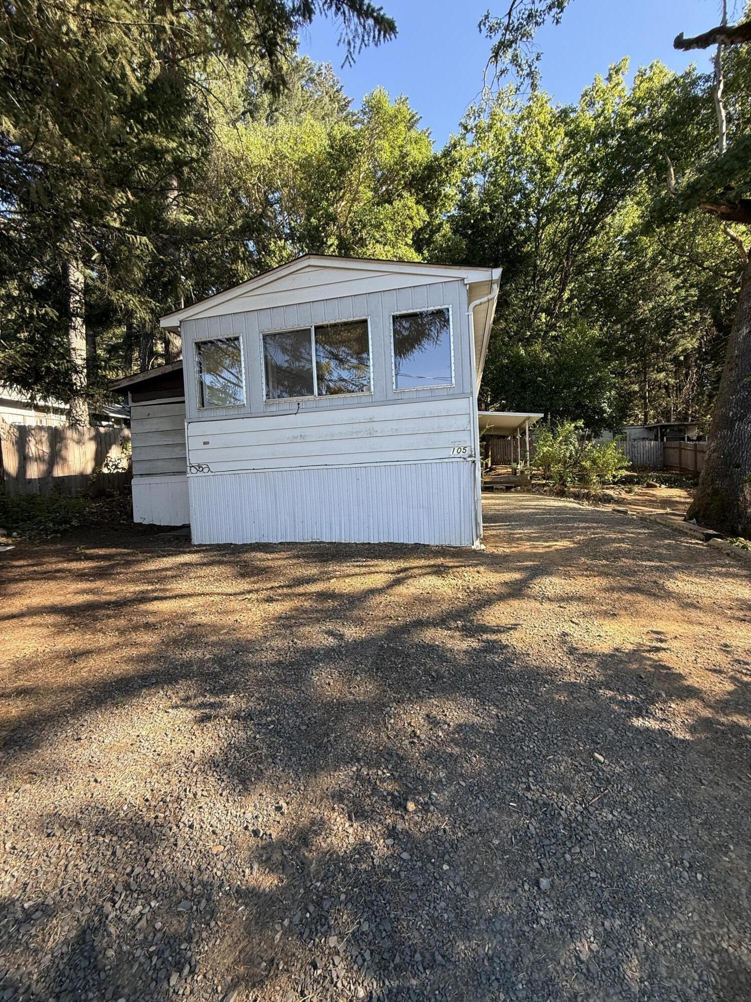 105 Raymond Street Cave Junction, OR 97523 - Photo 2 of 23