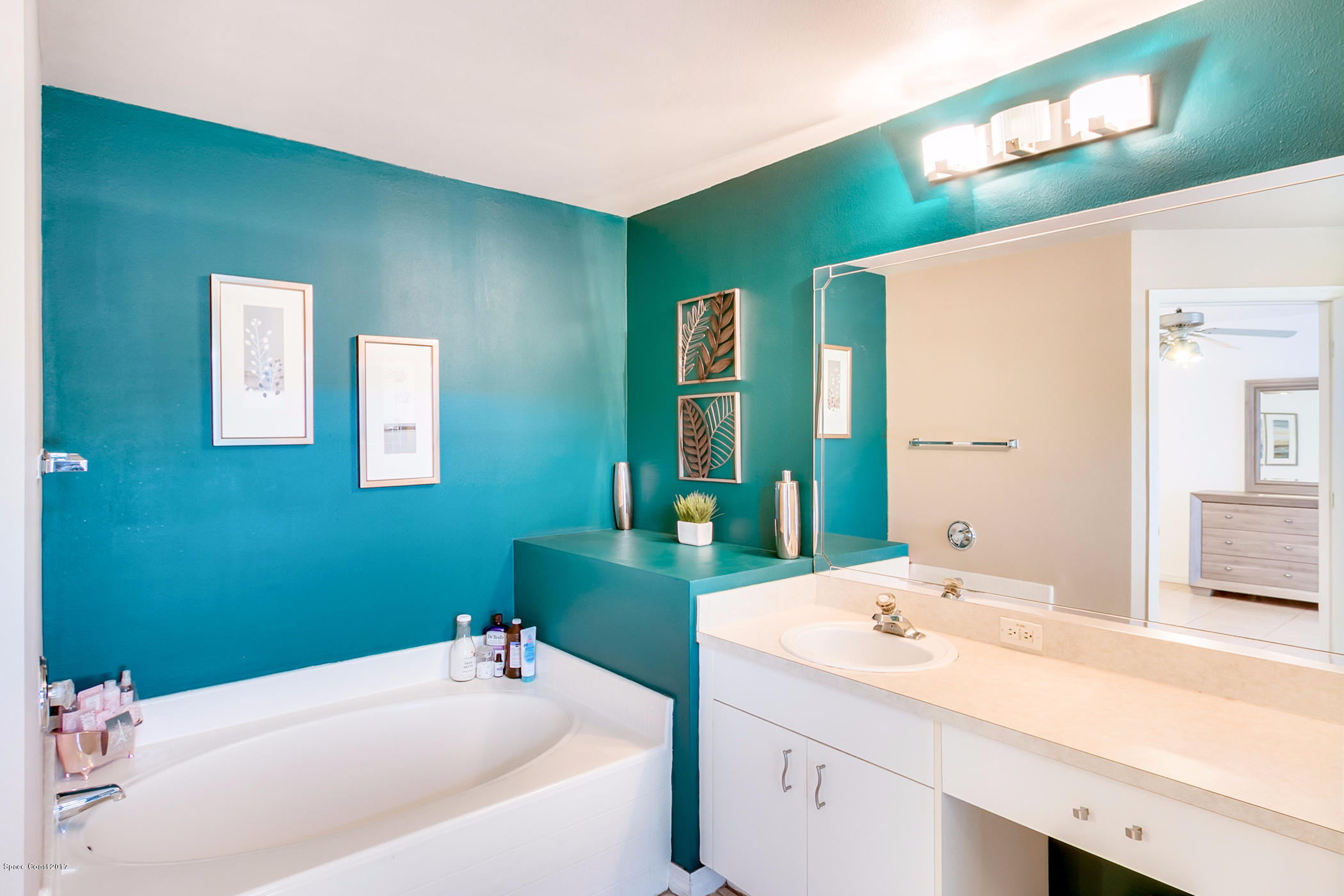 129 Donna Road Palm Bay, FL 32907 - Photo 18 of 36 Vanity and Separate Tub