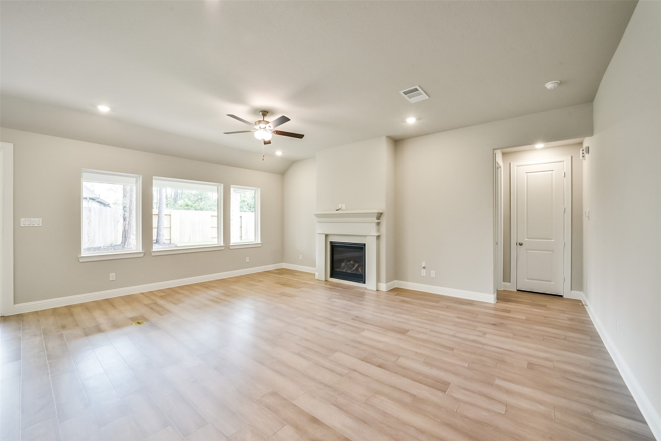 16155 Rustling Wds Road Conroe, TX 77302 - Photo 6 of 48