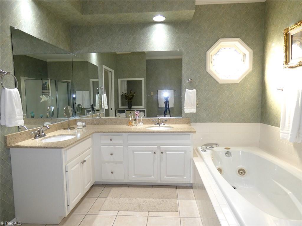 1231 Stadler Ridge Road Winston-Salem, NC 27106 - Photo 13 of 27 Primary Bath