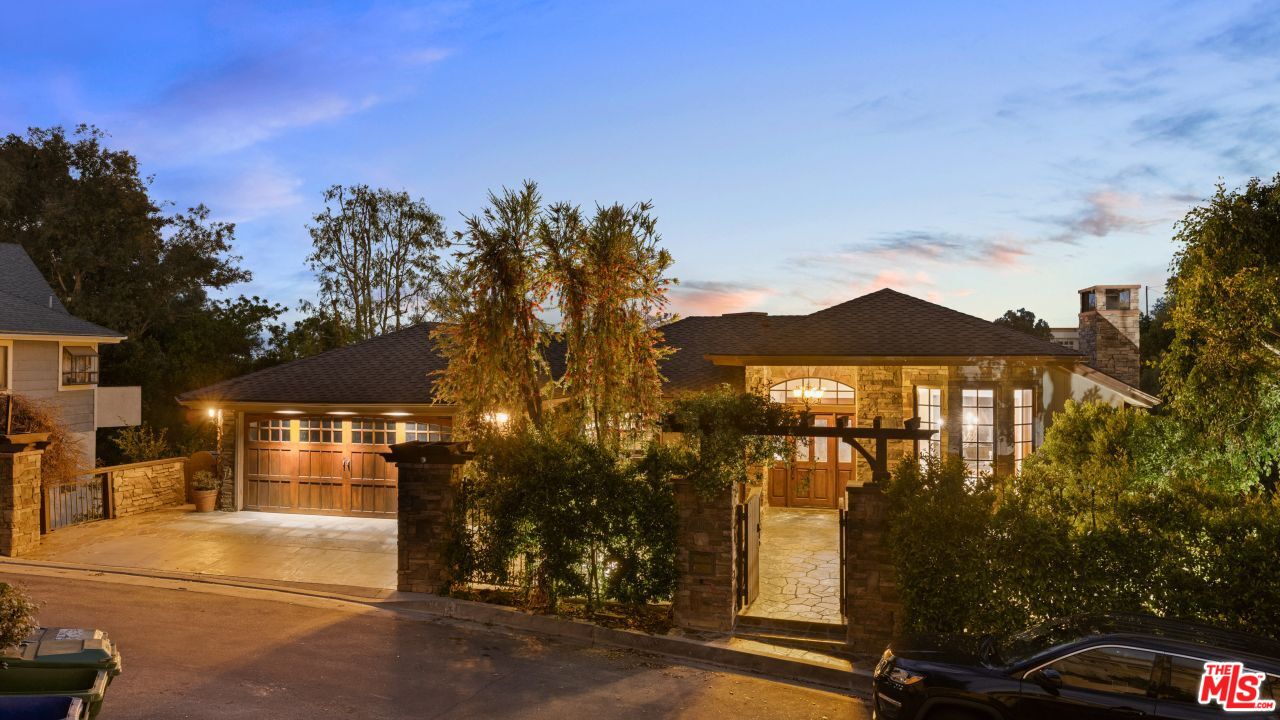 4117 Vanetta Place Studio City, CA 91604 - Photo 19 of 21 a front view of a house with a yard