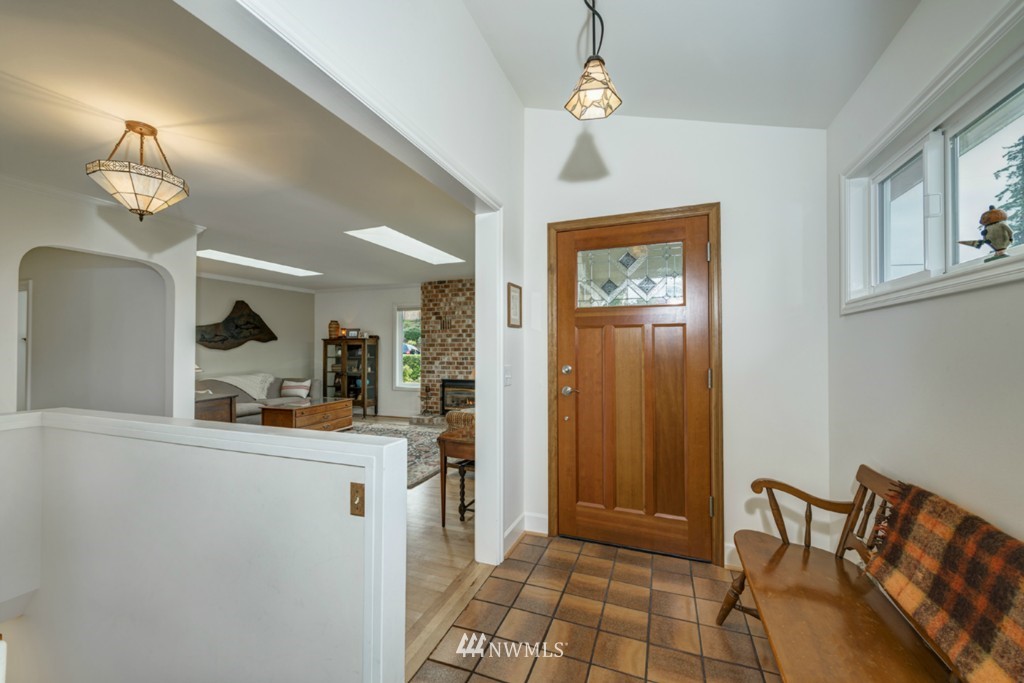 935 Maple Street Edmonds, WA 98020 - Photo 3 of 24