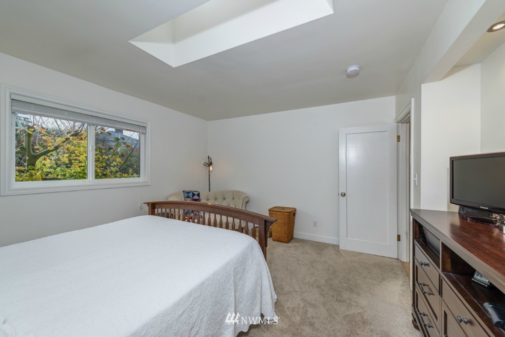 935 Maple Street Edmonds, WA 98020 - Photo 10 of 24