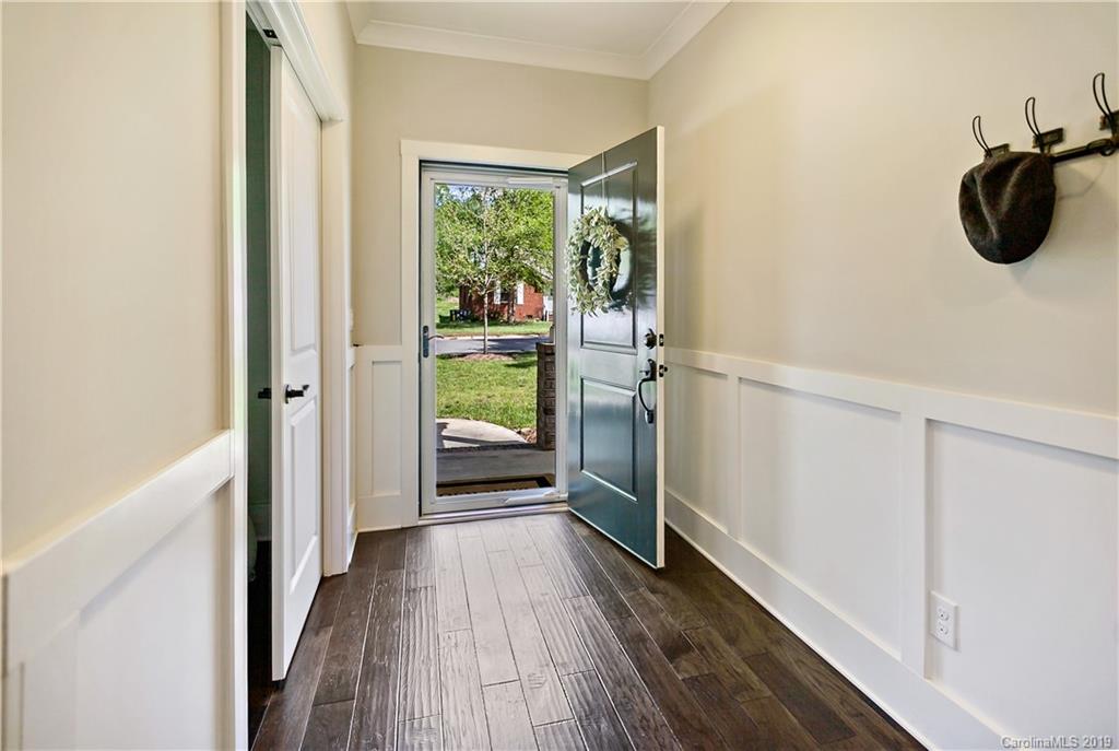 1233 Skyview Road Charlotte, NC 28208 - Photo 4 of 38