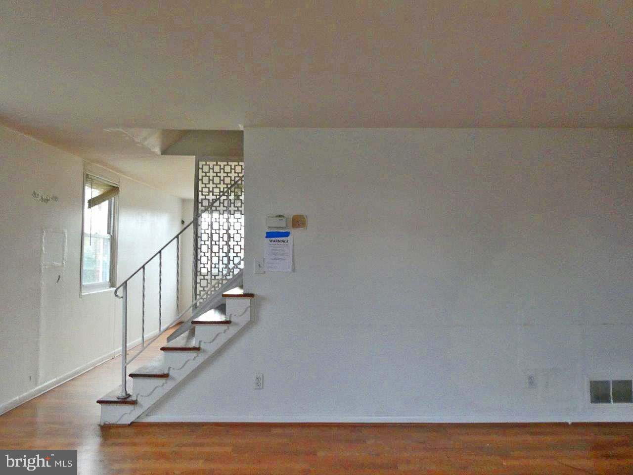 5532 Bucknell Road Baltimore, MD 21206 - Photo 4 of 16 Living Room