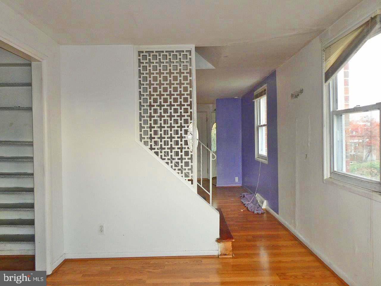 5532 Bucknell Road Baltimore, MD 21206 - Photo 5 of 16 Living Room