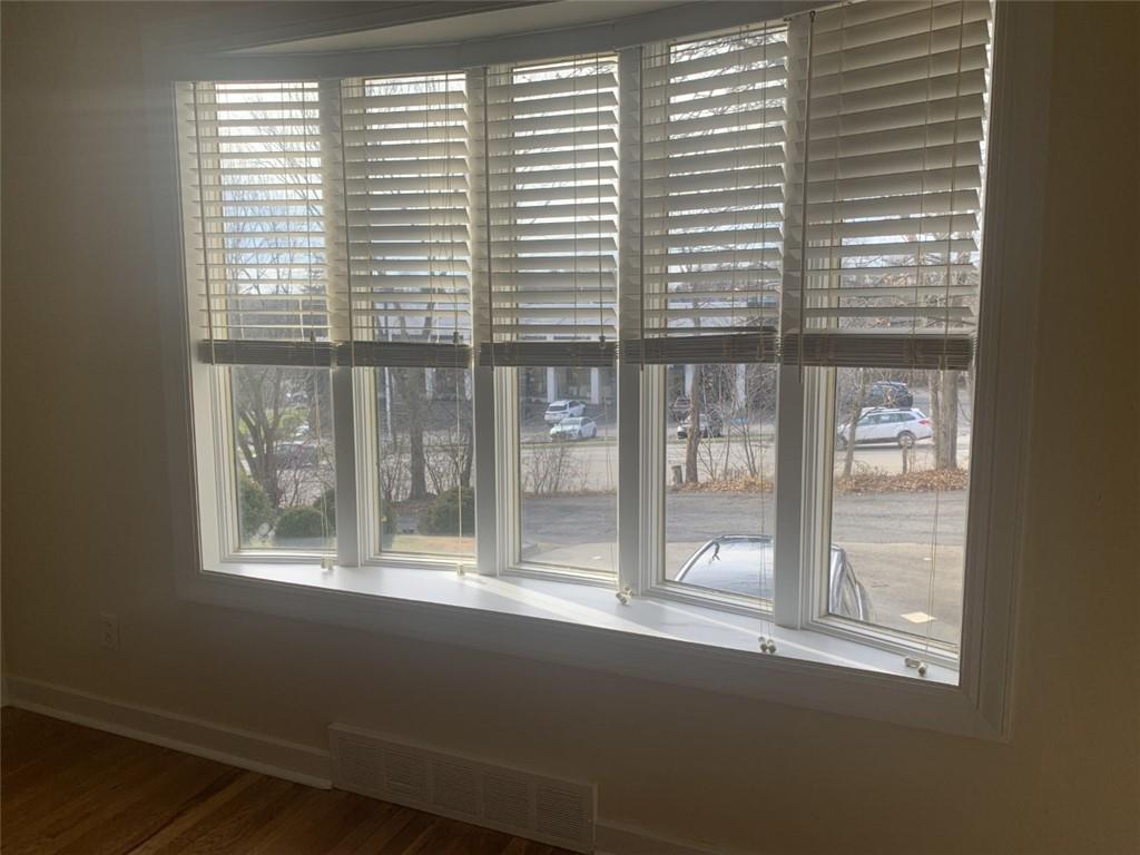 1829 Greentree Road Pittsburgh, PA 15220 - Photo 4 of 10 Gallery Image 4
