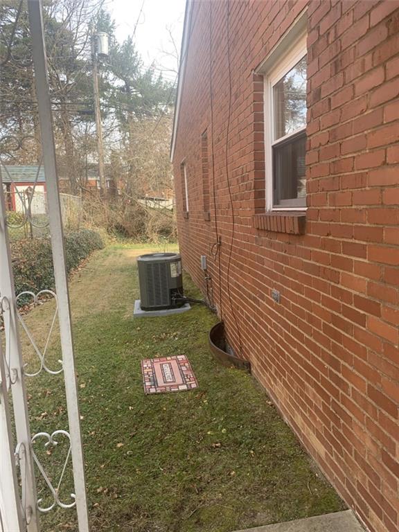 1829 Greentree Road Pittsburgh, PA 15220 - Photo 5 of 10 Gallery Image 5