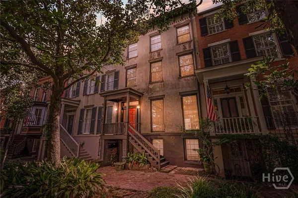 $5,200 | 117 East Jones Street, Unit PARLOR, Savannah, GA 31401
