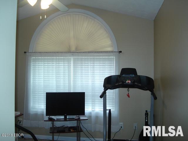 1709 Crown Road Herrin, IL 62948 - Photo 17 of 23
